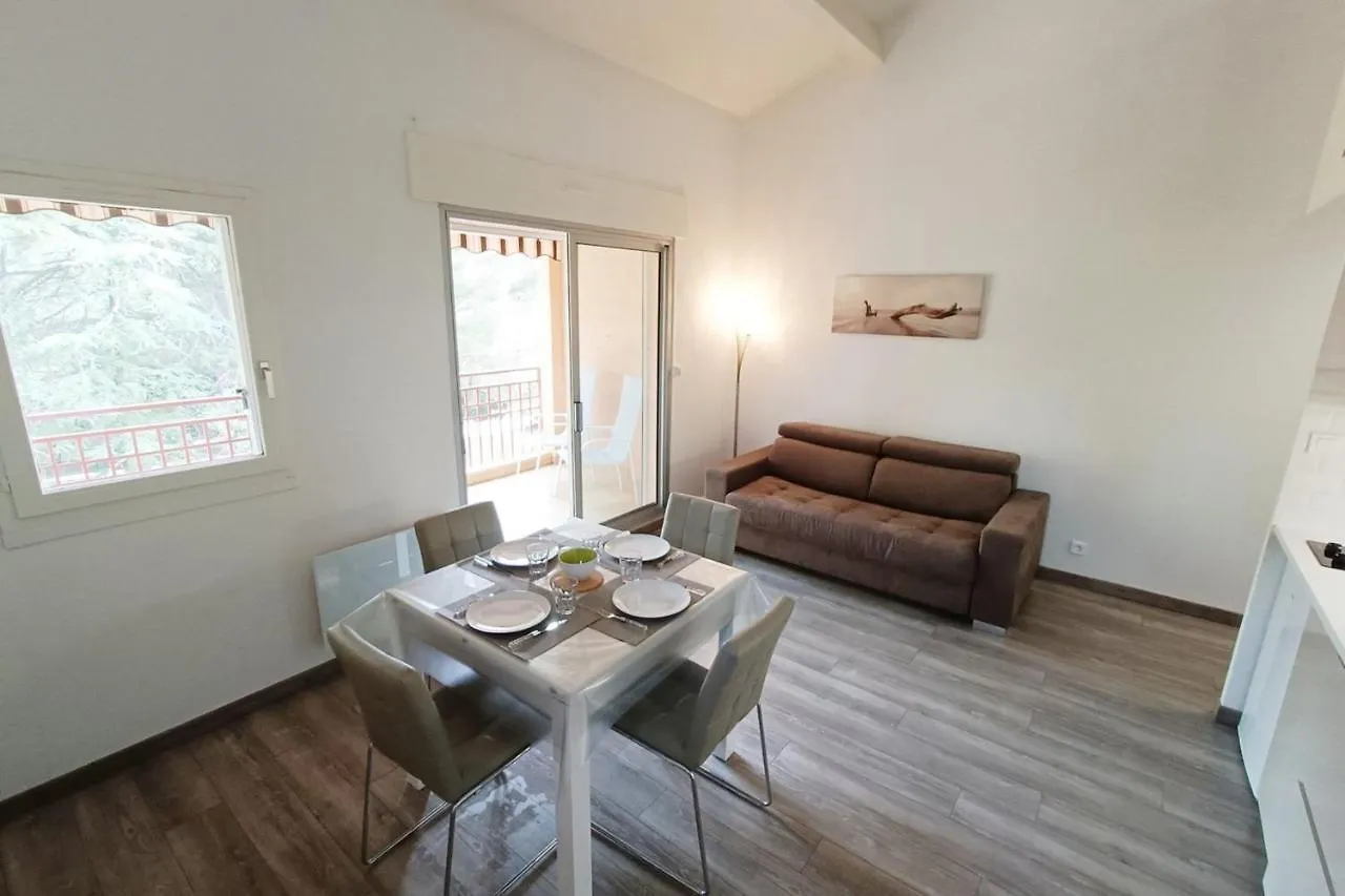 Apartment Spacious Sea View Apart At 50M From The Beach Bandol France